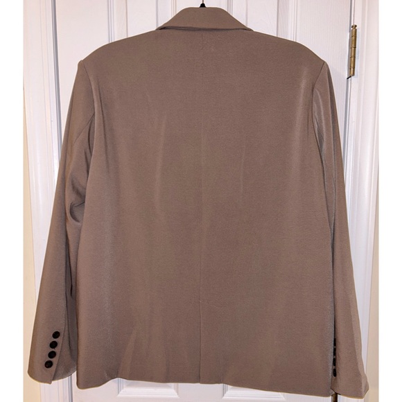 Simone Oversized Blazer in Coco - Picture 12 of 13